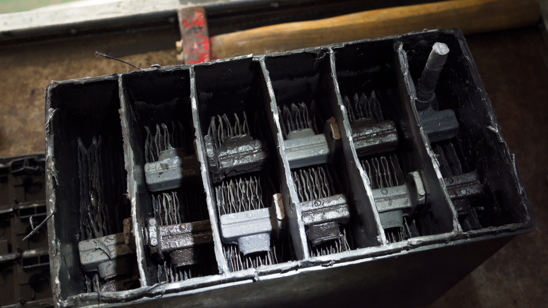 ac-quy-kho-dot-tu-ly-do-va-giai-phap